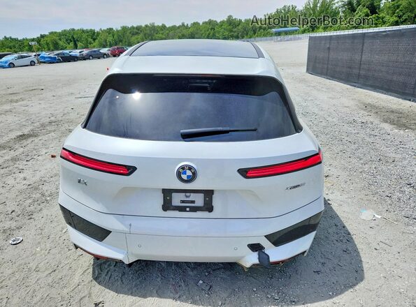 WB523CF02SCU70598 2025 BMW IX White Vista trasera