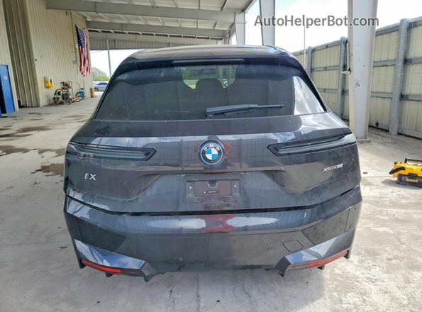 WB523CF03RCP19890 2024 BMW IX Gray Widok wnętrza z tyłu
