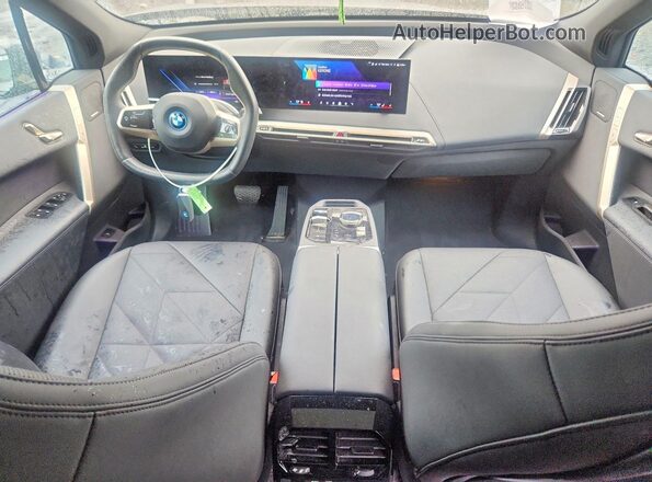 WB523CF04RCN30486 2024 BMW IX Gray Առջևի վահանակի տեսք