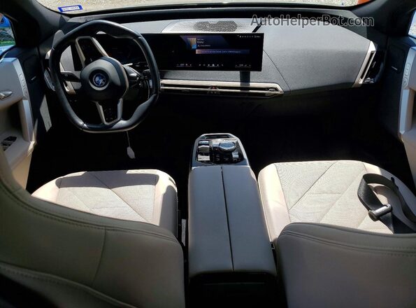 WB523CF05SCT45837 2025 BMW IX Gray Dashboard view