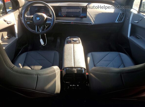 WB523CF06SCT00437 2025 BMW IX Черный Вид панели приборов