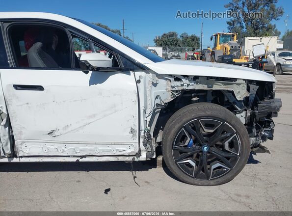 WB523CF09RCP83240 2024 BMW IX White Front view