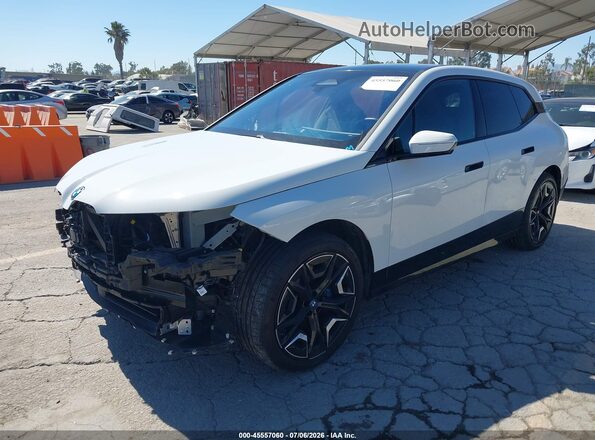 WB523CF09RCP83240 2024 BMW IX White Front left