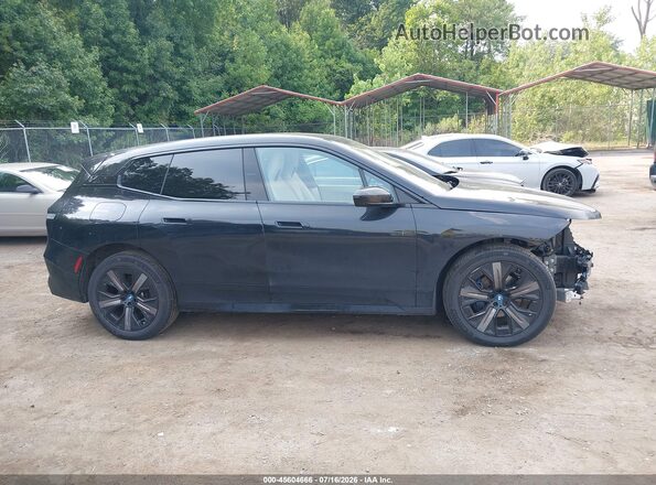 WB523CF0XRCN27186 2024 BMW IX Black Vista interior trasera