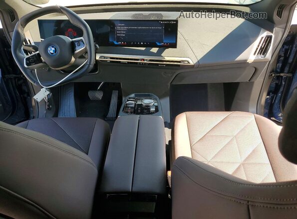 WB523CF0XSCU48350 2025 BMW IX Blue Vista del salpicadero