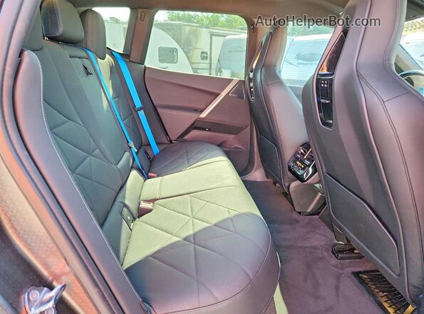 WB533CF05PCK57916 2023 BMW IX Blue Widok wnętrza z tyłu
