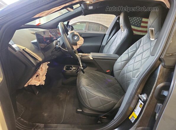 WB533CF07PCM48172 2023 BMW IX Charcoal წინა სალონის ხედი