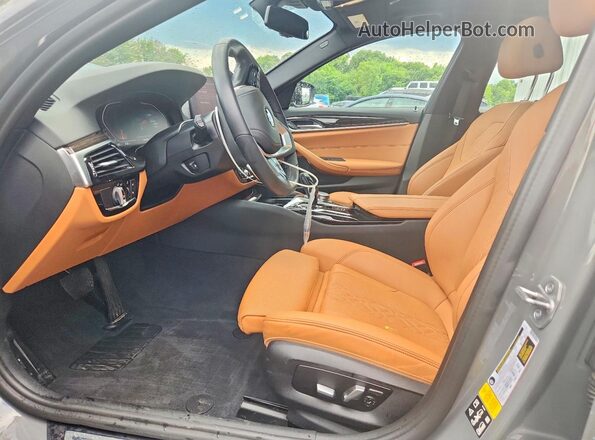WBA13BJ07NWX81767 2022 BMW 5 SERIES Gray Front interior view