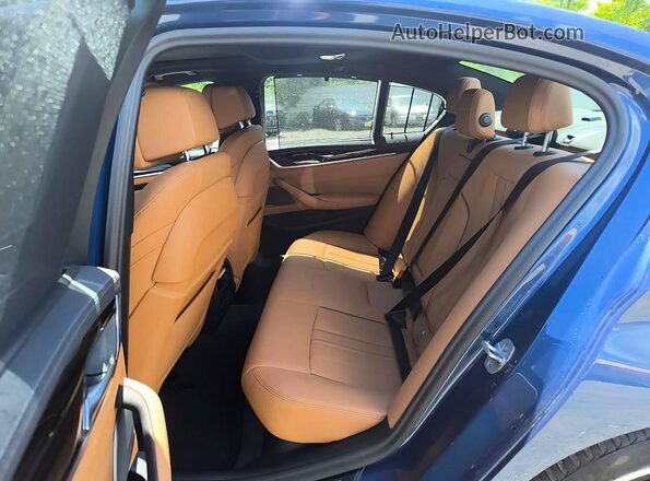 WBA13BK08PCN47429 2023 BMW M5 Blue ძრავის განყოფილების ხედი