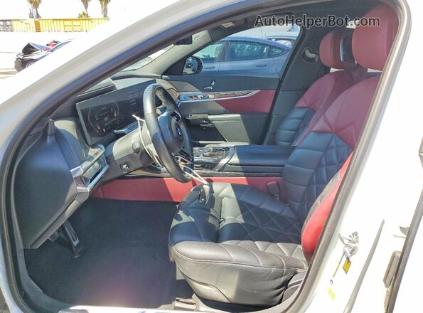 WBA23EH00PCM83724 2023 BMW 7 SERIES White Вид салону спереду