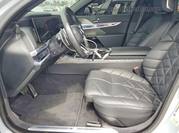 WBA23EH00RCP97991 2024 BMW 7 SERIES Gray Widok wnętrza z przodu