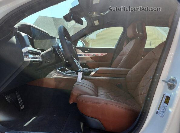 WBA23EH05SCV49726 2025 BMW 7 SERIES White Widok wnętrza z przodu