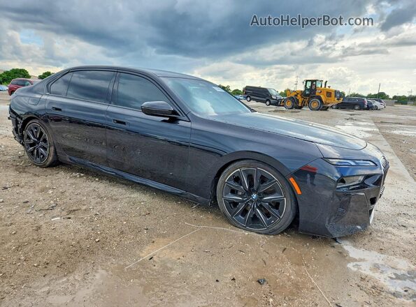WBA23EH08RCS25938 2024 BMW 7 SERIES Черный Передняя правая четверть