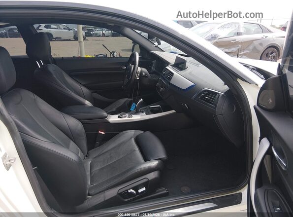 WBA2J5C52JVC07472 2018 BMW M2 White Widok wnętrza z przodu