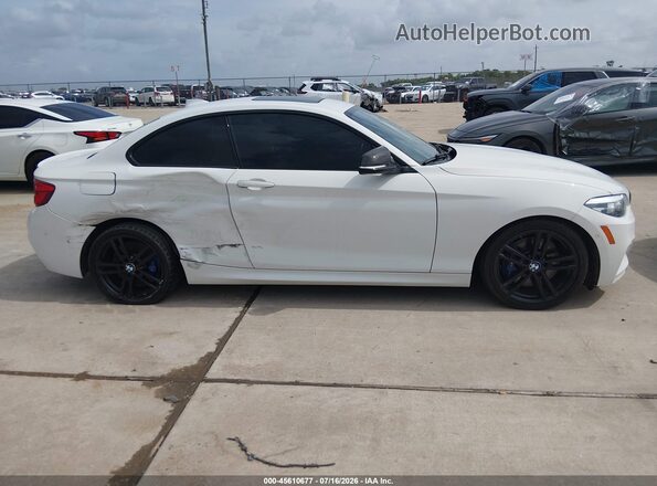WBA2J5C52JVC07472 2018 BMW M2 White Widok wnętrza z tyłu