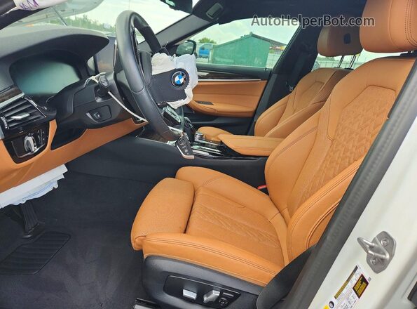 WBA33AG09PCM09829 2023 BMW 5 SERIES White Vista interior delantera