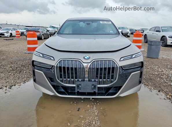 WBA33EJ00RCR45958 2024 BMW 7 SERIES Gray Front view