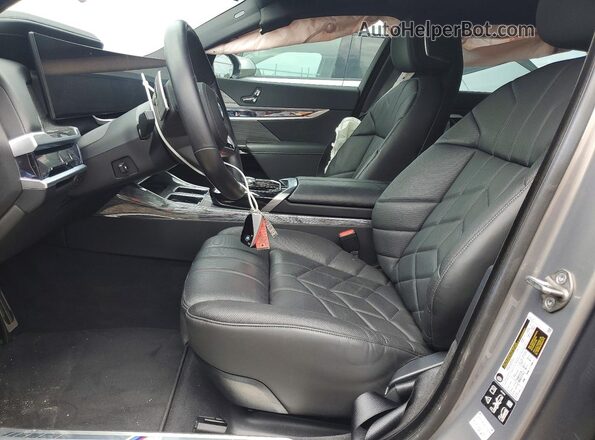 WBA33EJ00RCR45958 2024 BMW 7 SERIES Gray Front interior view