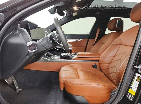 WBA33EJ01PCN17880 2023 BMW 7 SERIES Black Widok wnętrza z przodu