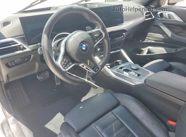 WBA43DA01SCU13803 2025 BMW 4 SERIES White Vista del salpicadero