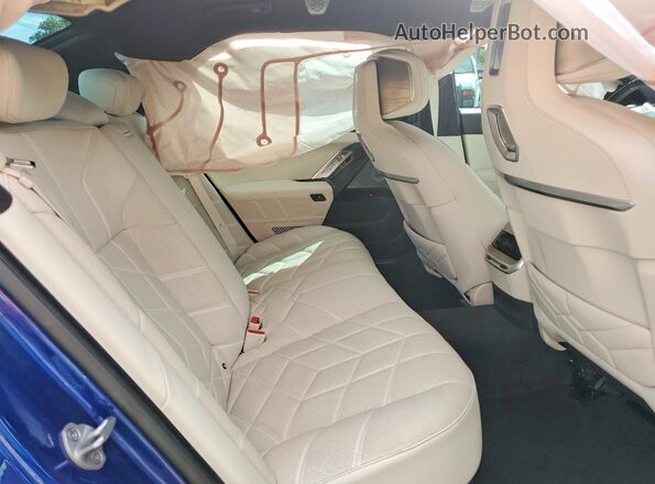 WBA43EH08RCS10915 2024 BMW 7 SERIES Blue უკანა სავარძლების ხედი
