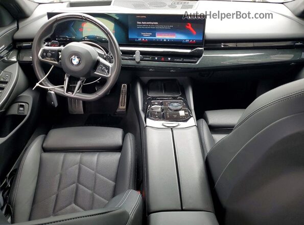 WBA43FJ00SCU24593 2025 BMW 5 SERIES Black Dashboard view