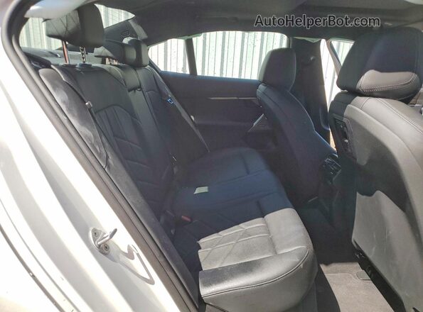 WBA43FJ01TCV64041 2026 BMW 5 SERIES White Vista de los asientos traseros