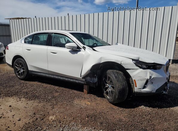 WBA43FJ01TCV64041 2026 BMW 5 SERIES White Vista interior de 360 grados