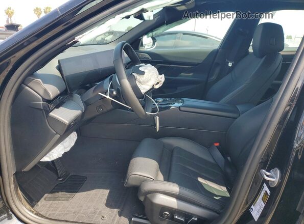 WBA43FJ05SCU25013 2025 BMW 5 SERIES Black Front interior view