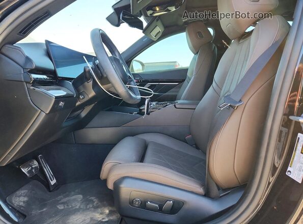 WBA43FJ09RCS21194 2024 BMW 5 SERIES Black Front interior view