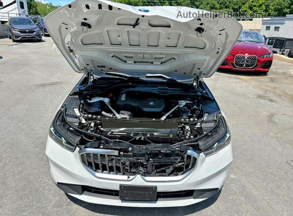 WBA43FJ09TCV72808 2026 BMW 5 SERIES Белый Вид спереди