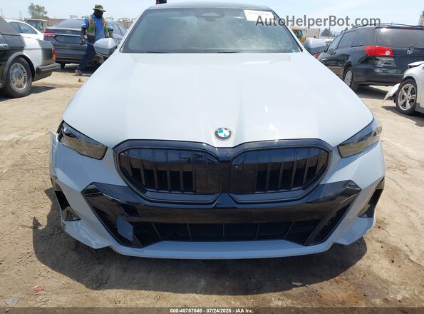 WBA43FJ0XRCP97103 2024 BMW 5 SERIES Gray Вид щитка приладів