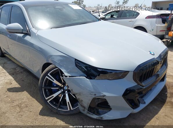 WBA43FJ0XRCP97103 2024 BMW 5 SERIES Gray Вид спереду