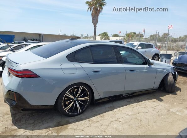 WBA43FJ0XRCP97103 2024 BMW 5 SERIES Gray Вид задньої частини салону