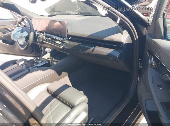 WBA43FJ0XSCT69747 2025 BMW 5 SERIES Black Front interior view