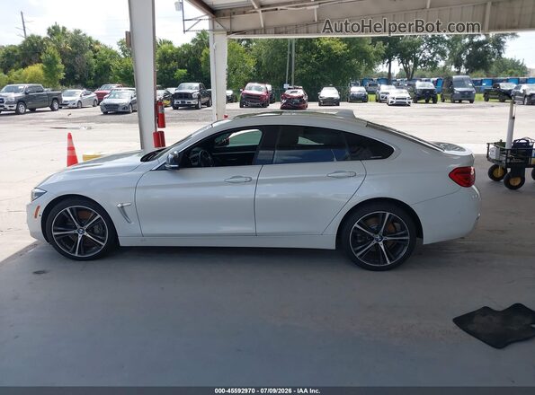WBA4J7C56JBH13778 2018 BMW 4 SERIES White Widok wnętrza 360 stopni
