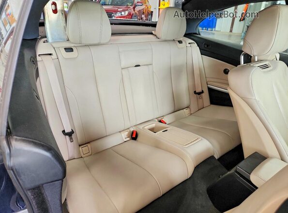 WBA4U9C55H5D44374 2017 BMW 4 SERIES Blue Vista de los asientos traseros
