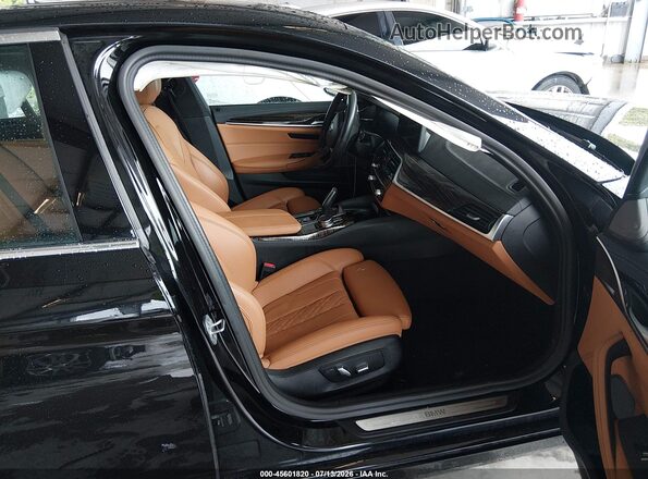 WBA53BH02PWY20078 2023 BMW 5 SERIES Black წინა სალონის ხედი