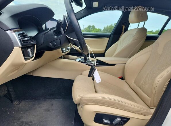 WBA53BH06NCL01985 2022 BMW 5 SERIES White Widok wnętrza z przodu