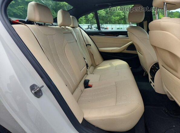 WBA53BH06NCL01985 2022 BMW 5 SERIES White Widok tylnych siedzeń