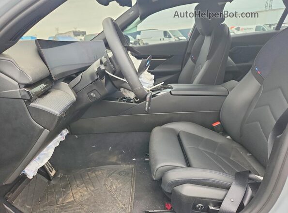 WBA53FJ01TCV70264 2026 BMW 5 SERIES Gray Vista interior delantera