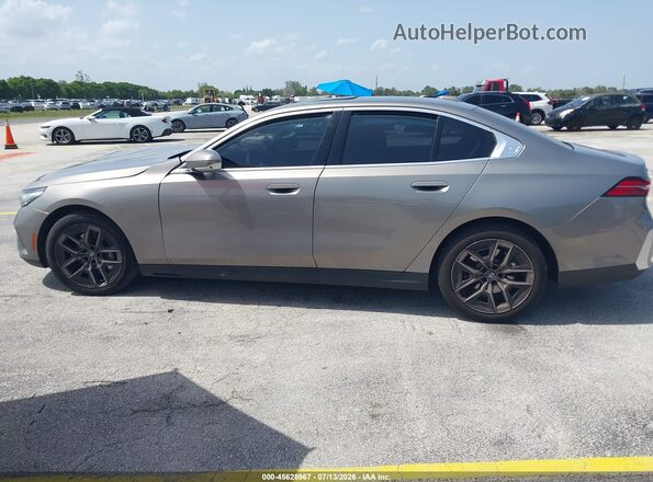 WBA53FJ02TCV74372 2026 BMW 5 SERIES Золотой Панорамный вид салона 360°