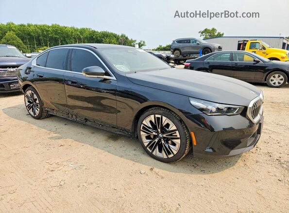 WBA53FJ04RCR24223 2024 BMW 5 SERIES Black Przód prawy