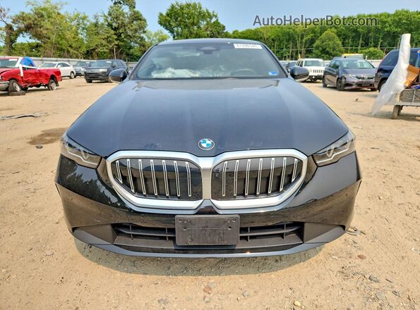 WBA53FJ04RCR24223 2024 BMW 5 SERIES Black Widok z przodu