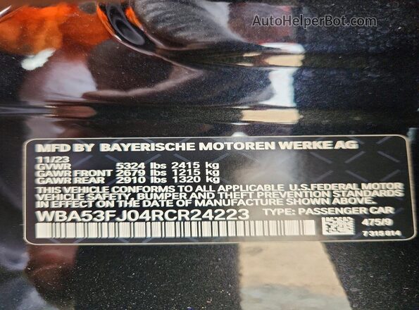 WBA53FJ04RCR24223 2024 BMW 5 SERIES Black Widok naklejki z numerem VIN