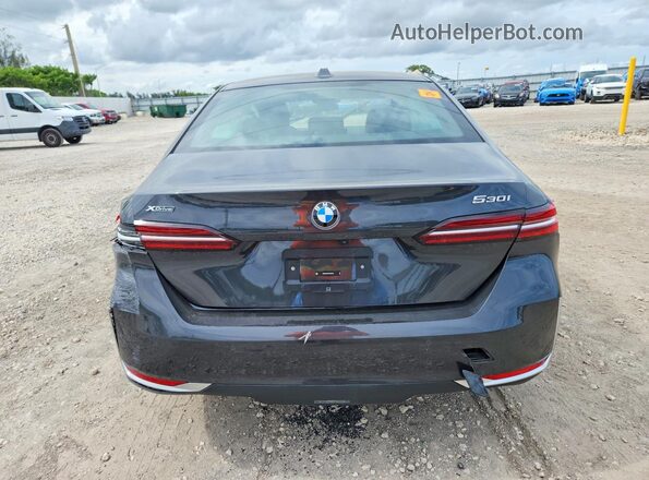 WBA53FJ04RCS08342 2024 BMW 5 SERIES Gray Vista trasera