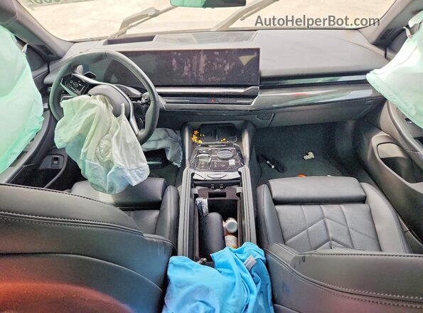 WBA53FJ04RCS08342 2024 BMW 5 SERIES Gray Vista del salpicadero