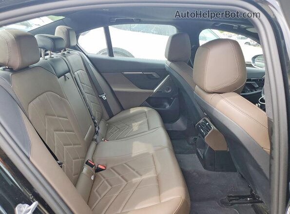 WBA53FJ05RCP81282 2024 BMW 5 SERIES Black Вид задніх сидінь