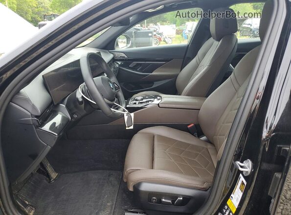 WBA53FJ05RCP81282 2024 BMW 5 SERIES Black Вид салону спереду