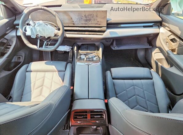WBA53FJ05TCX46233 2026 BMW 5 SERIES Gray Առջևի վահանակի տեսք